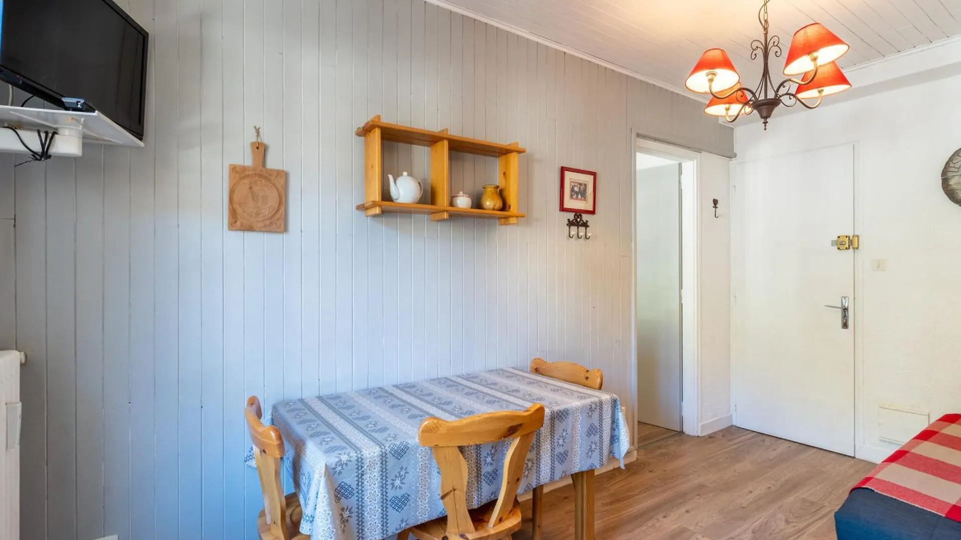Appartement Confortable 2 Pieces Au Coeur De La Clusaz, Proche Des Pistes Et Des Commerces - Fr-1-304-7 0*,  France